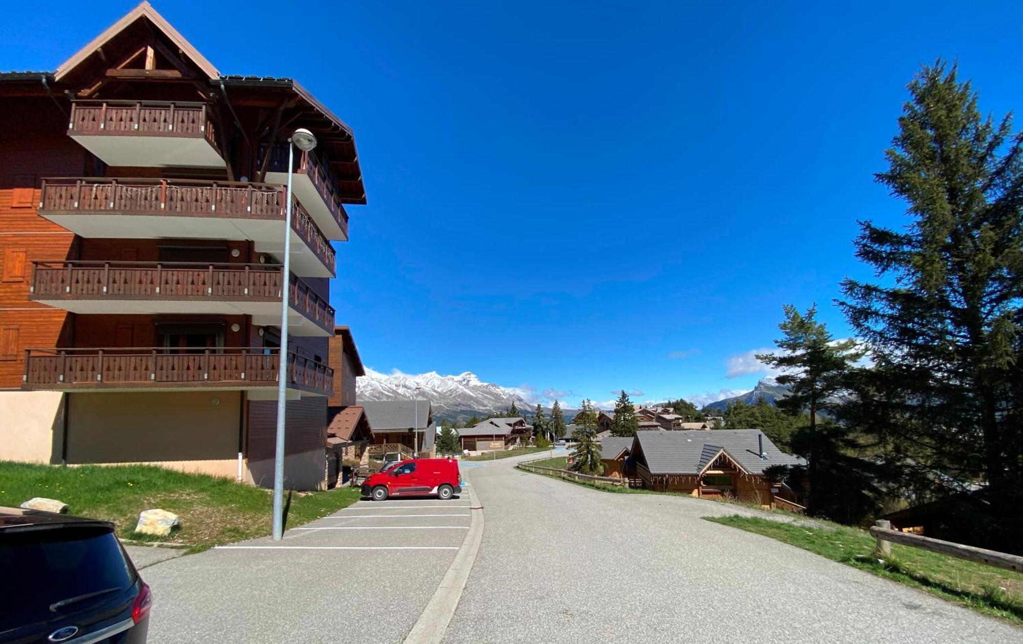 Eden Sur Les Pistes Avec Vue Panoramique Sur La Vallee La Joue du Loup Exterior photo